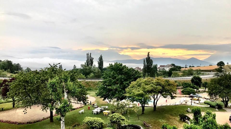 Hotel Restaurant Le Traineau Clelles Екстериор снимка