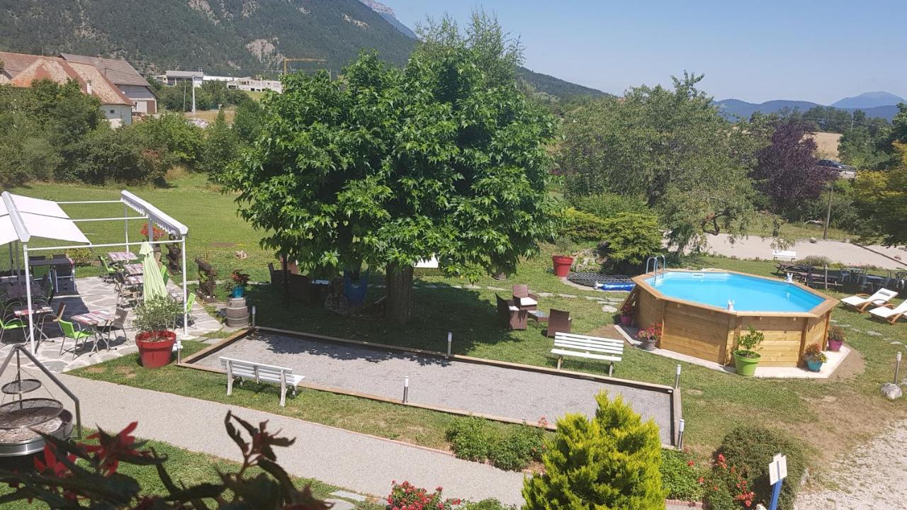 Hotel Restaurant Le Traineau Clelles Екстериор снимка
