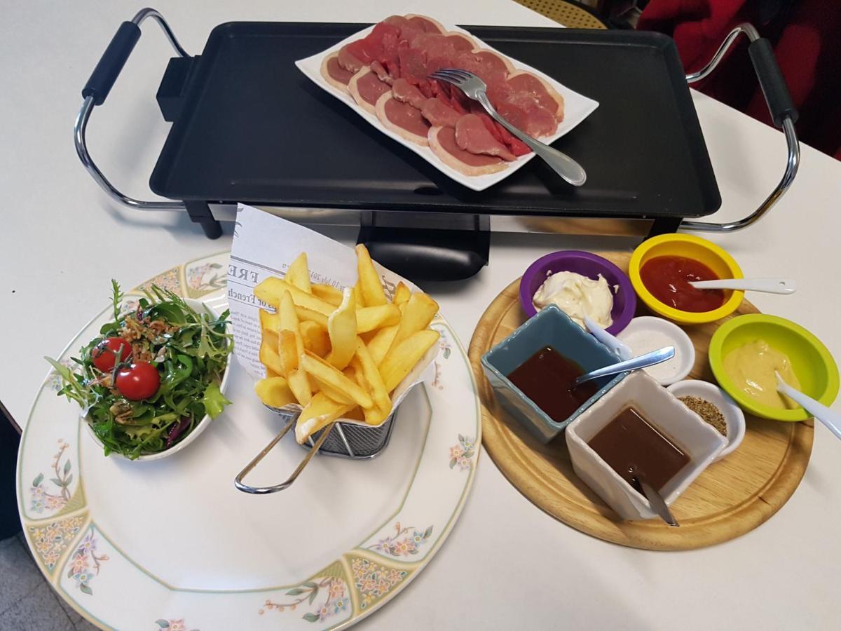 Hotel Restaurant Le Traineau Clelles Екстериор снимка